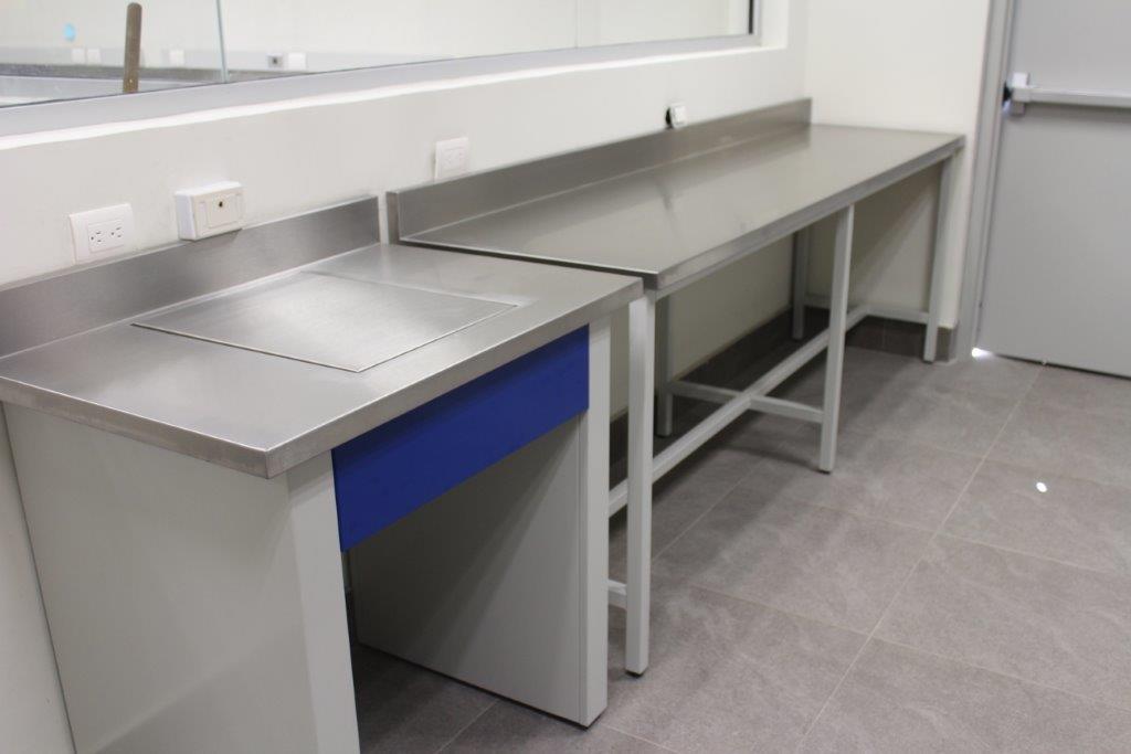 Zona 4: Pesaje - Mesa de balanza especializada